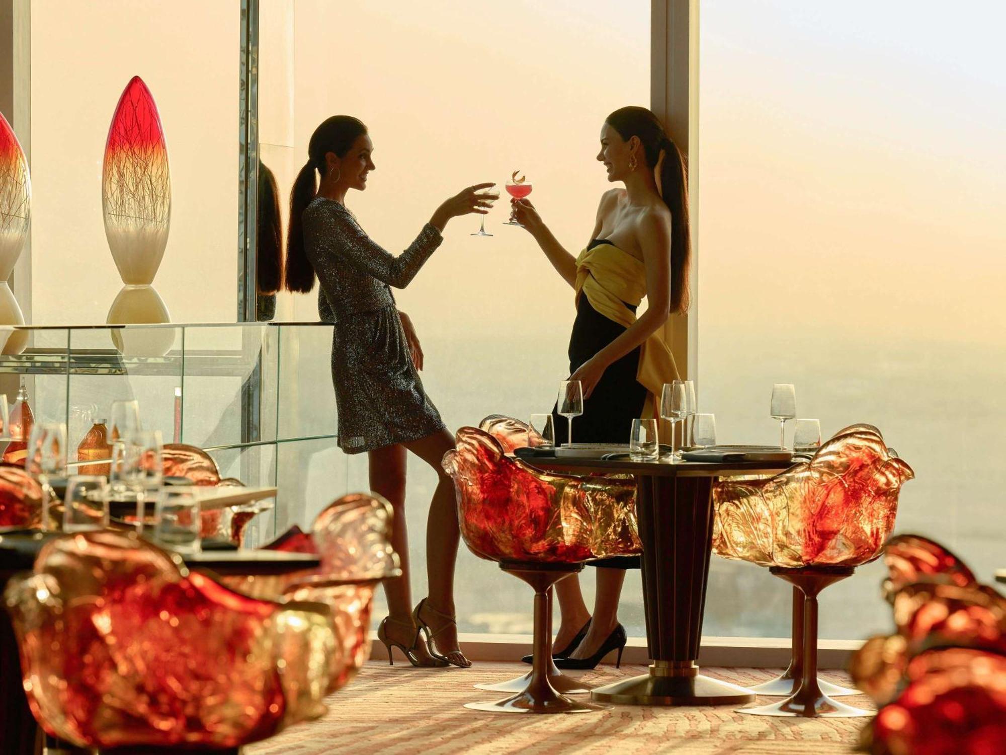 Fairmont Doha Hotel Lusail Ngoại thất bức ảnh The bar at the 101 lounge