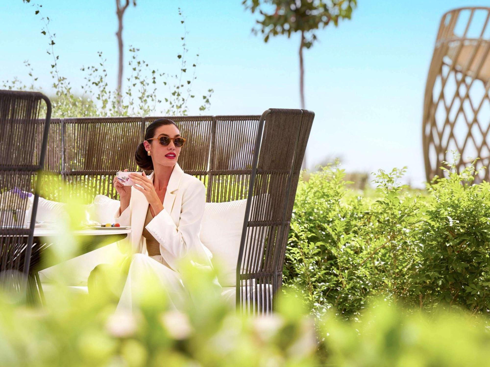 Fairmont Doha Hotel Lusail Ngoại thất bức ảnh The resort's gardens