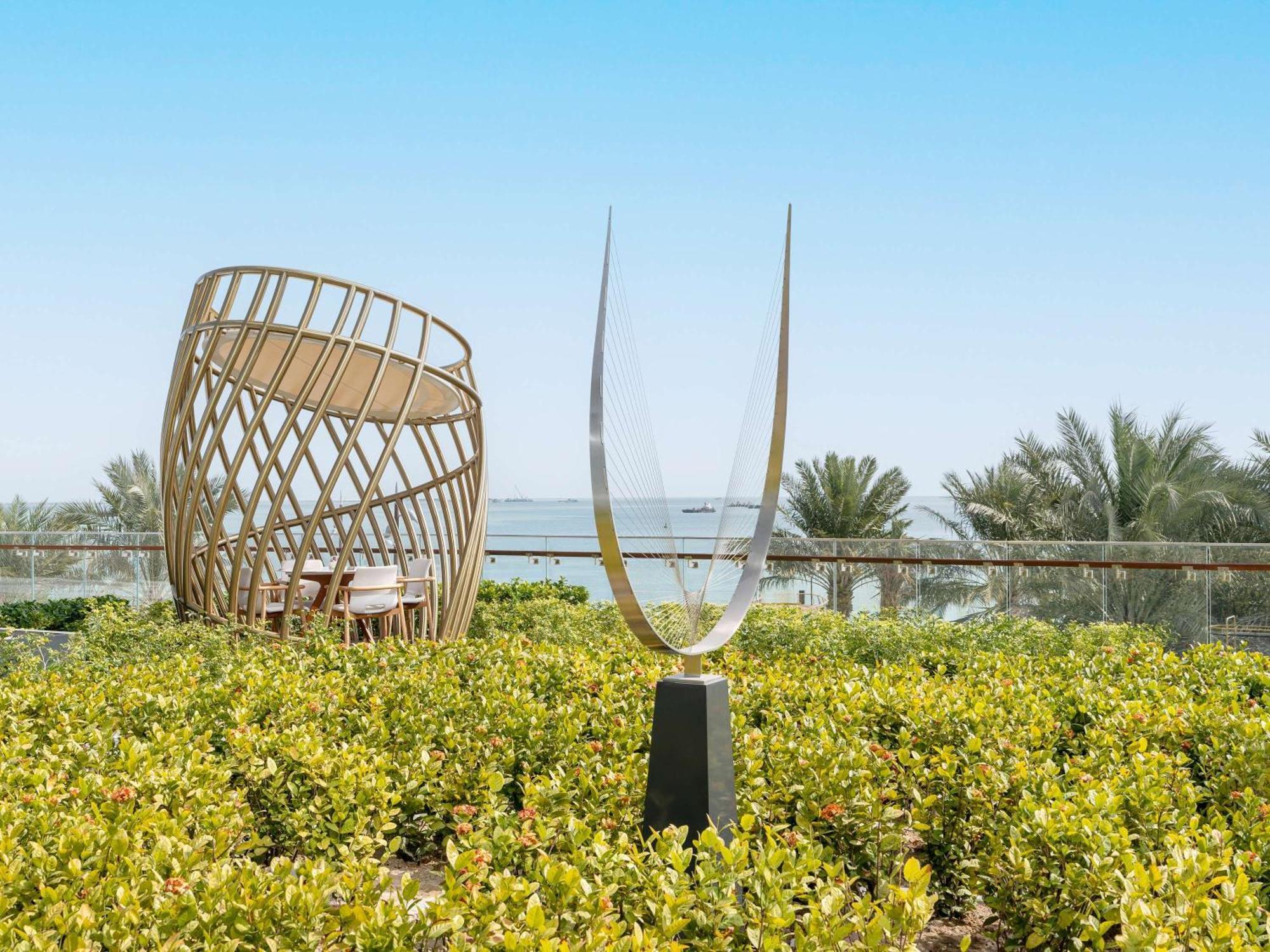 Fairmont Doha Hotel Lusail Ngoại thất bức ảnh The sculpture "The Spirit of the Sea" by the artist Yaacov Agam