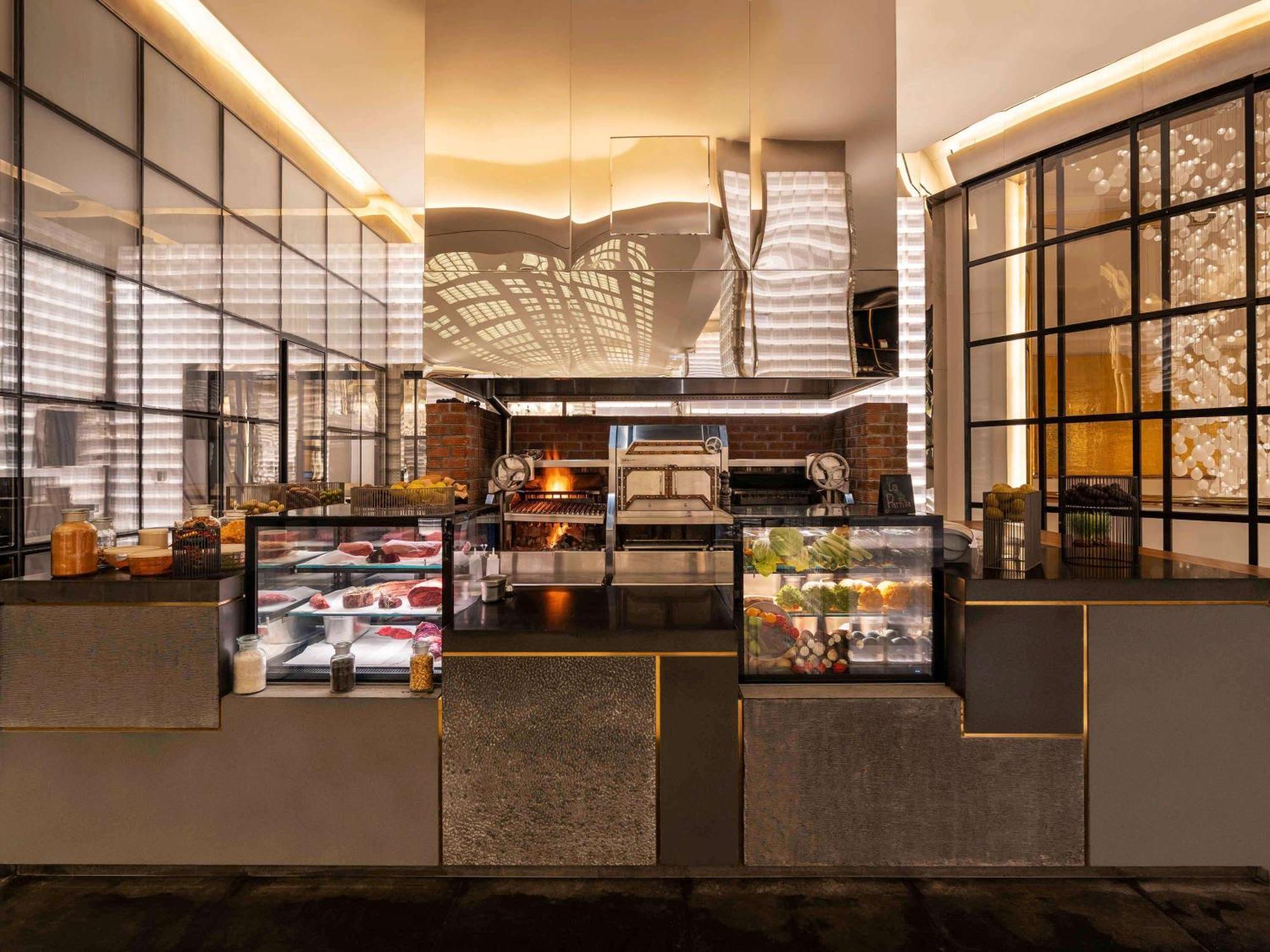 Fairmont Doha Hotel Lusail Ngoại thất bức ảnh The kitchen at the restaurant
